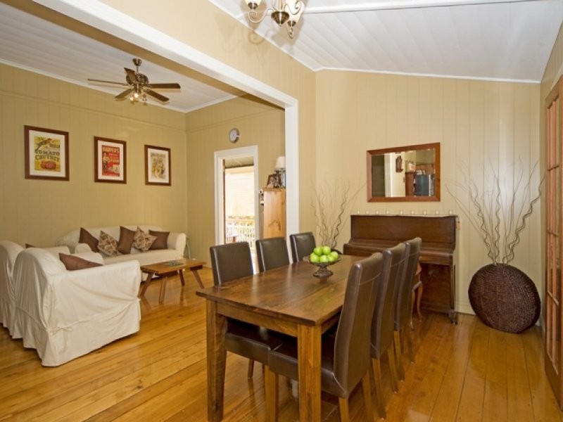 52 Chermside Road, Eastern Heights QLD 4305