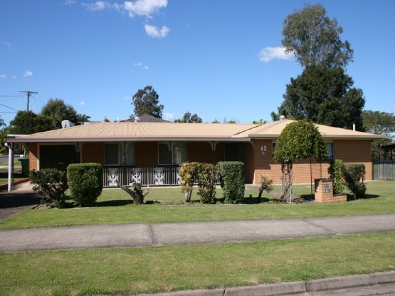 42 Russell Street, Silkstone QLD 4304