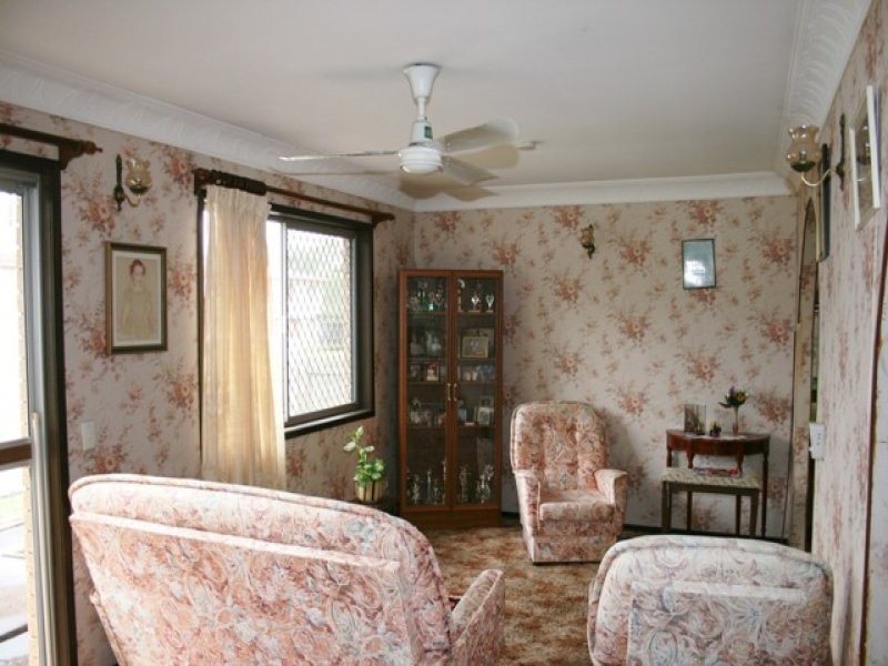 42 Russell Street, Silkstone QLD 4304