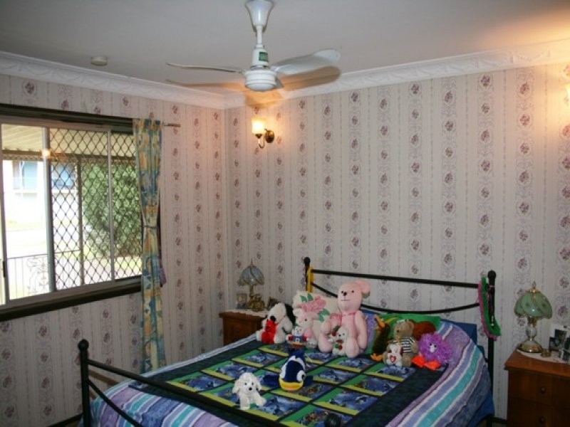 42 Russell Street, Silkstone QLD 4304