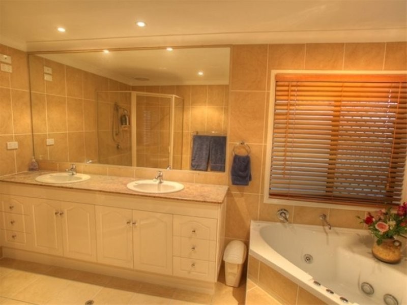 1 St Ives Court, Karana Downs QLD 4306