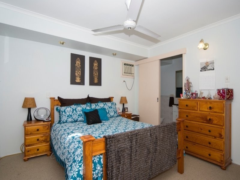 2 Lakewood Court, Flinders View QLD 4305