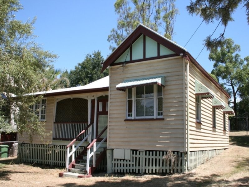 41 Queen Street, Blackstone QLD 4304