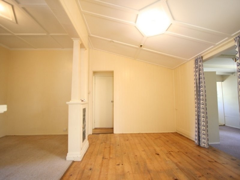 41 Queen Street, Blackstone QLD 4304