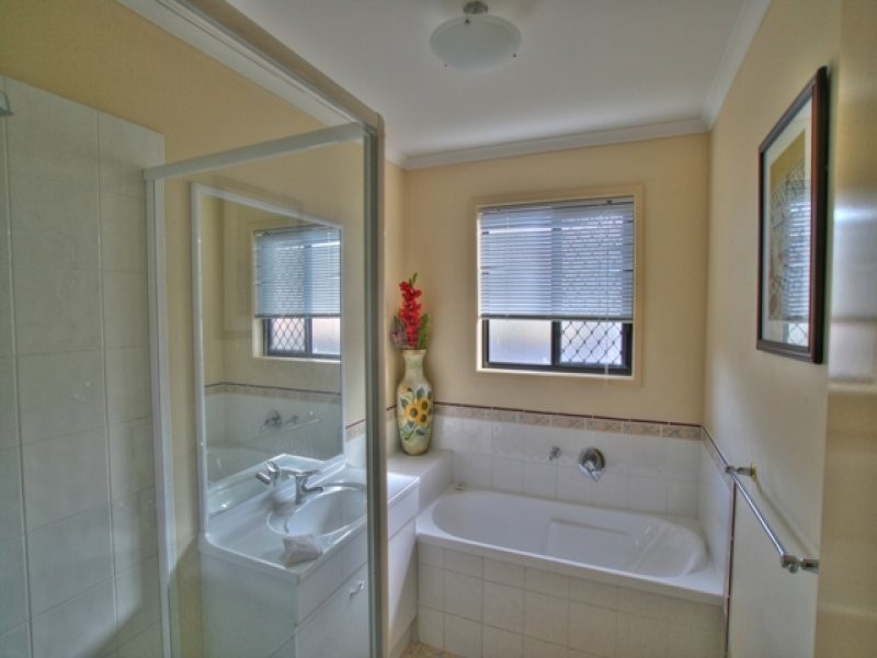 16 Comona Court, Wulkuraka QLD 4305