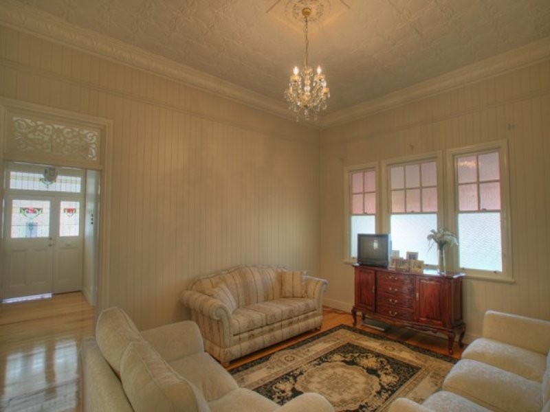 24 Roderick Street, Ipswich QLD 4305