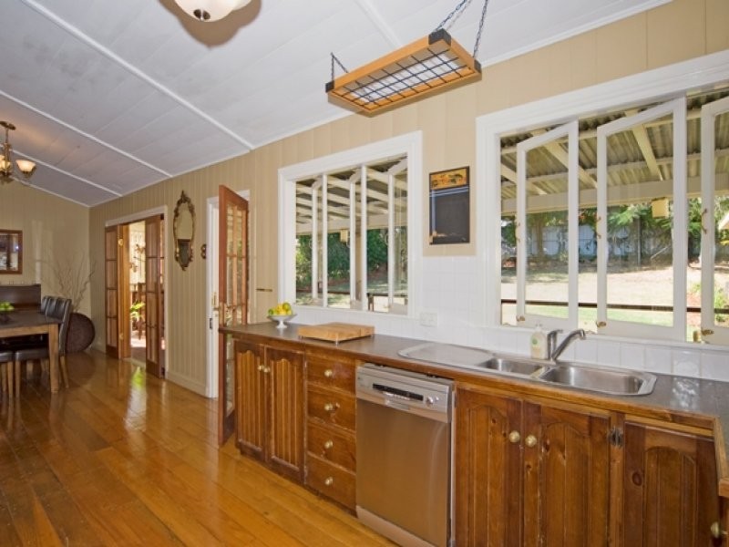 52 Chermside Road, Eastern Heights QLD 4305