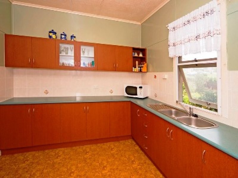 42 Alice Street, Silkstone QLD 4304