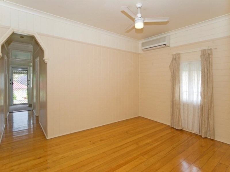 23 Moffatt Street, Ipswich QLD 4305