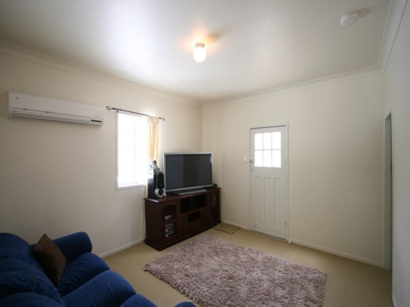 8 Wyman Street, Brassall QLD 4305
