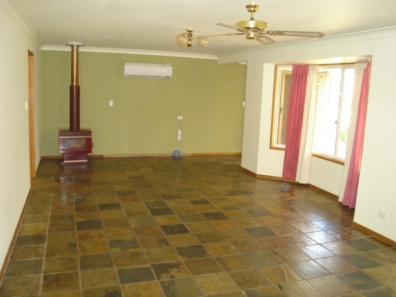 22 Belmore Court, Pine Mountain QLD 4306