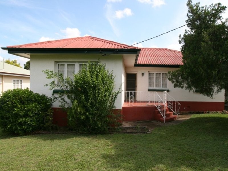 2 Thurso Street, North Booval QLD 4304