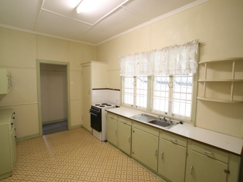 2 Thurso Street, North Booval QLD 4304