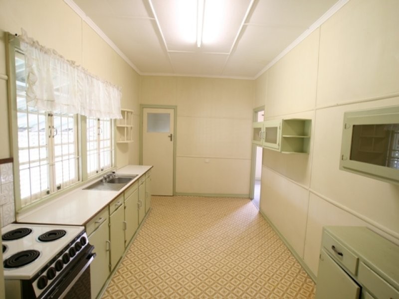 2 Thurso Street, North Booval QLD 4304