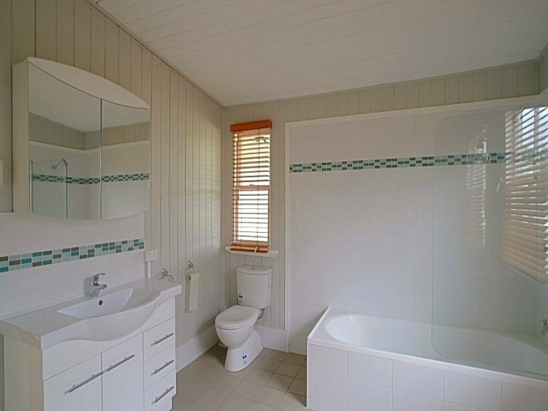 26 Whitehill Road, Newtown QLD 4305