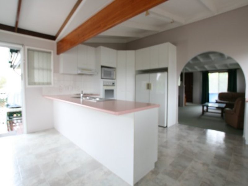 7 Johnston Street, Silkstone QLD 4304