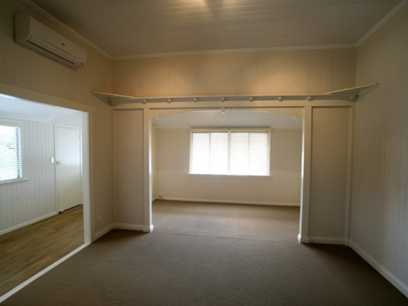 33 Queen Street, Newtown QLD 4305