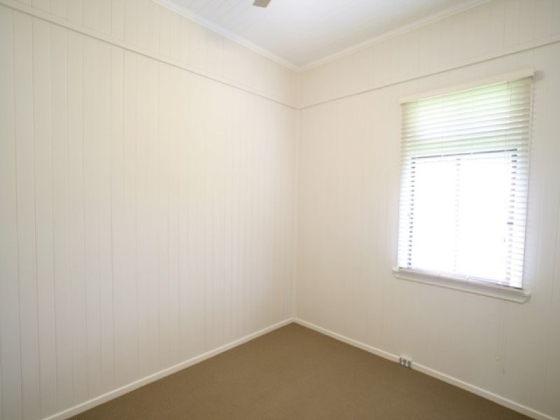 33 Queen Street, Newtown QLD 4305