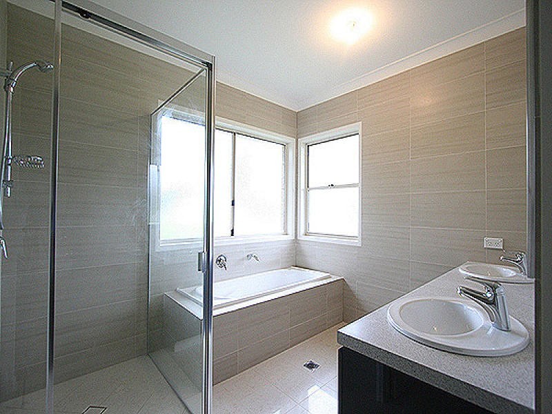 1 Chestnut Drive, Pine Mountain QLD 4306
