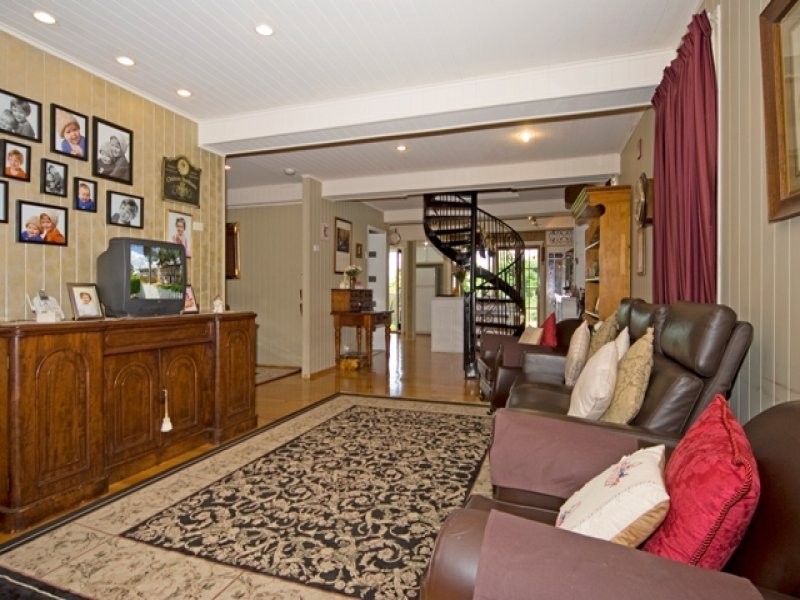 30 Whitehill Road, Newtown QLD 4305