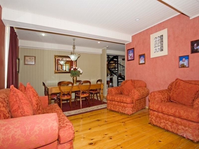 30 Whitehill Road, Newtown QLD 4305