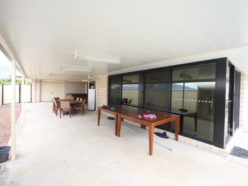 74 Kensington Drive, Flinders View QLD 4305