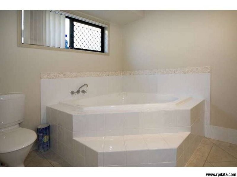 74 Kensington Drive, Flinders View QLD 4305
