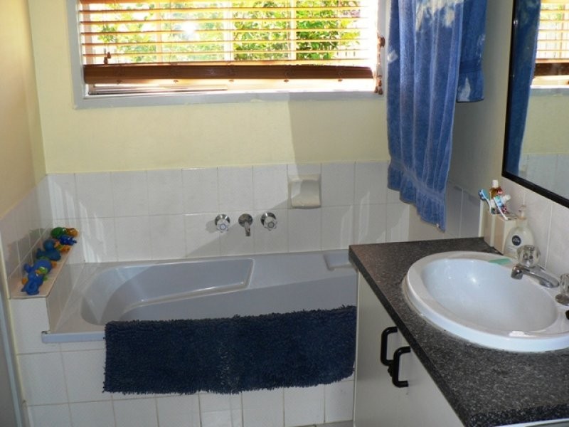 4 Pinto Court, Yamanto QLD 4305