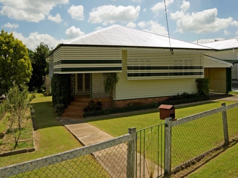 3 Irvine Street, East Ipswich QLD 4305