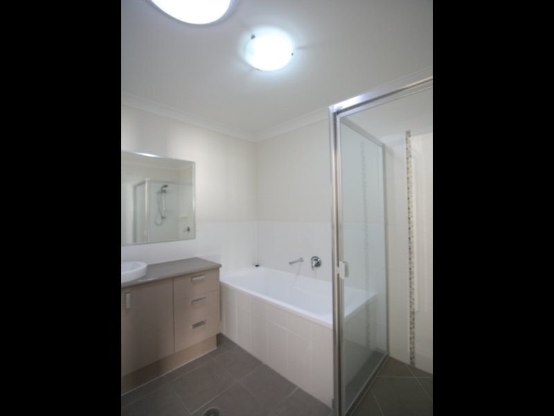 2/8A Wyman Street, Brassall QLD 4305