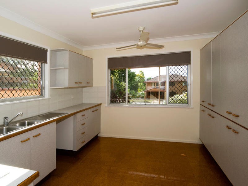 5 Cornwall Street, Eastern Heights QLD 4305