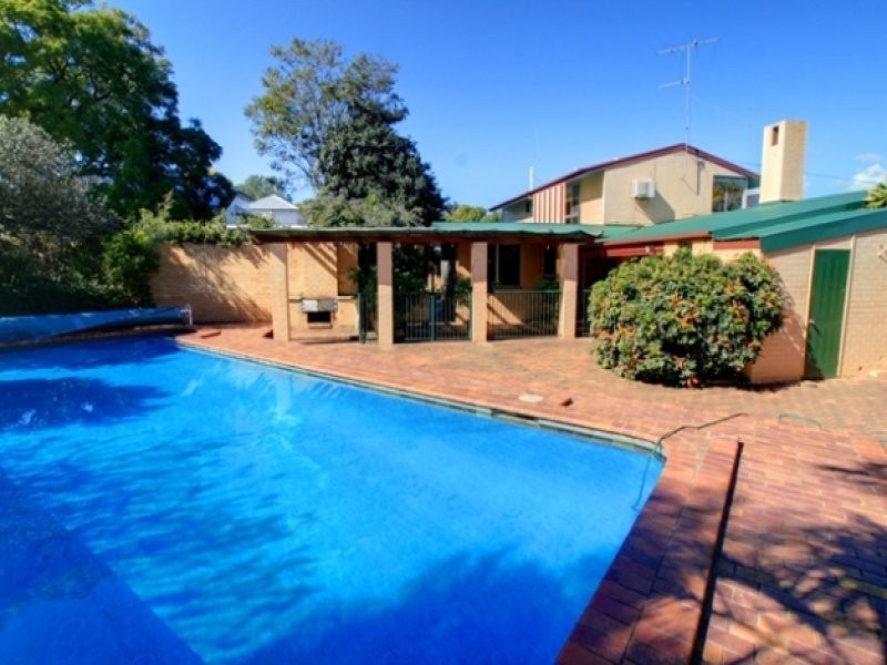 16 Turner Street, Eastern Heights QLD 4305