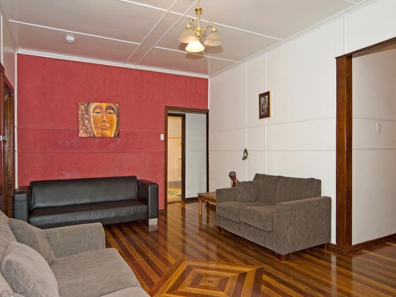 9 Doyle Street, Silkstone QLD 4304