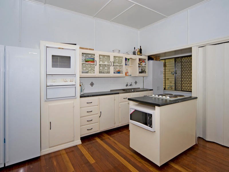 9 Doyle Street, Silkstone QLD 4304