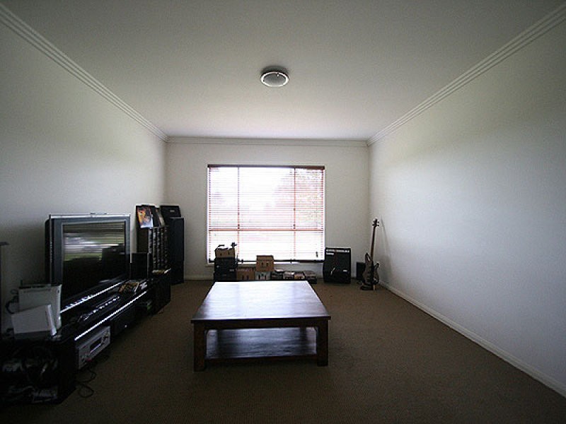 1 Chestnut Drive, Pine Mountain QLD 4306
