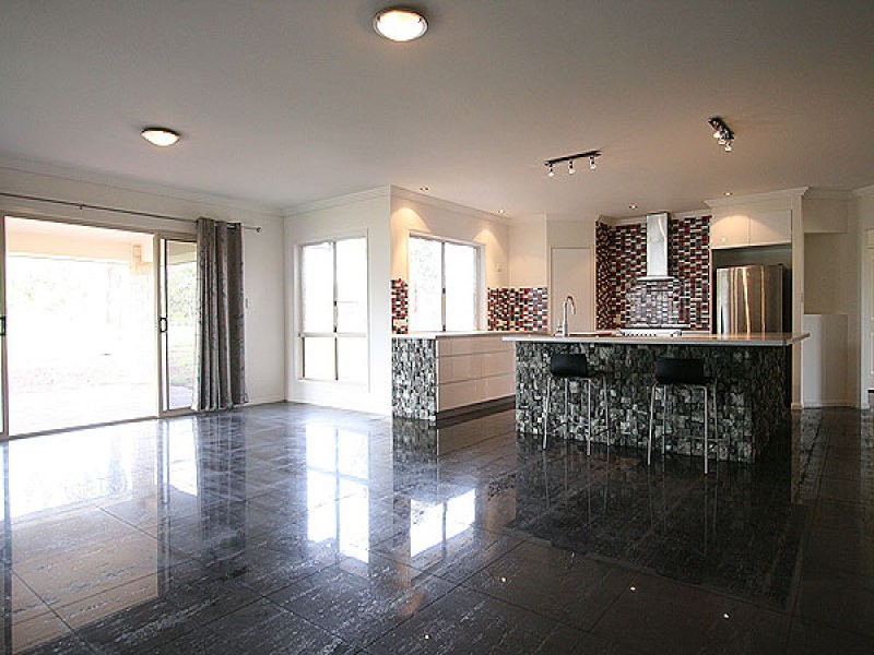 1 Chestnut Drive, Pine Mountain QLD 4306