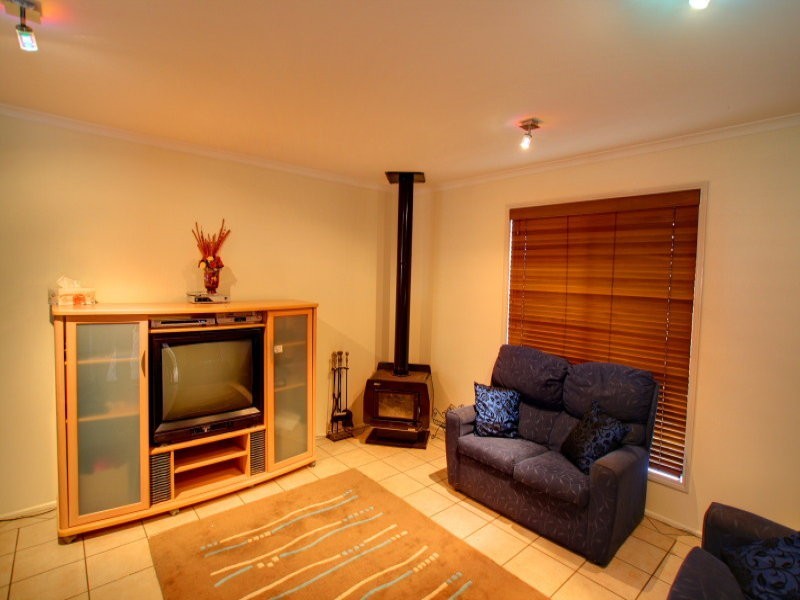1 Brolga Court, Bundamba QLD 4304