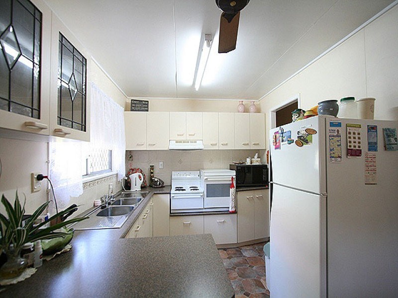 87 Brisbane Road, Bundamba QLD 4304