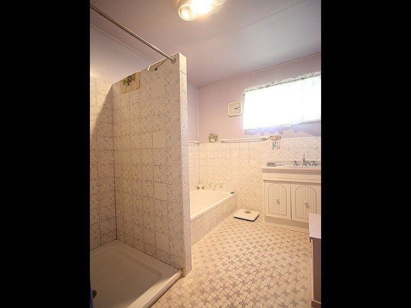 87 Brisbane Road, Bundamba QLD 4304