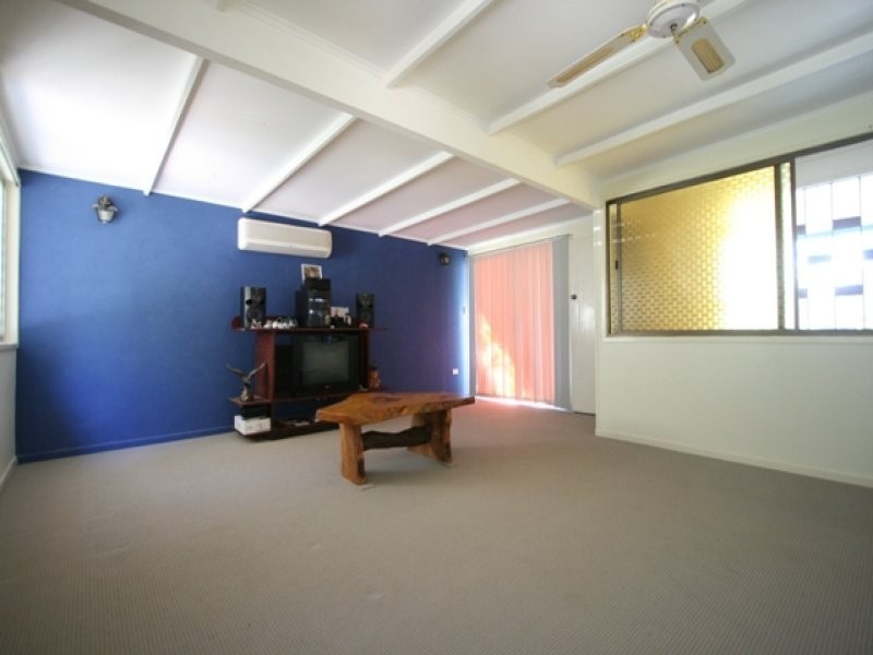 3 Daisy Av, North Ipswich QLD 4305