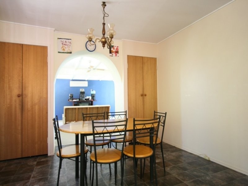 3 Daisy Av, North Ipswich QLD 4305