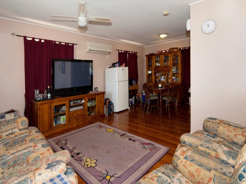 33 Robertson Road, Eastern Heights QLD 4305