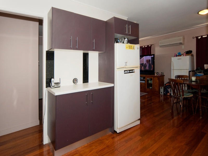 33 Robertson Road, Eastern Heights QLD 4305