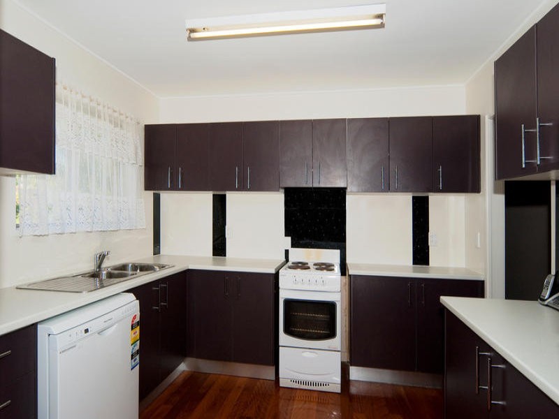 33 Robertson Road, Eastern Heights QLD 4305