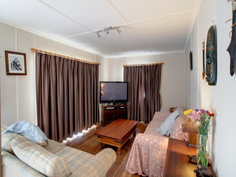11 Dell Street, Eastern Heights QLD 4305