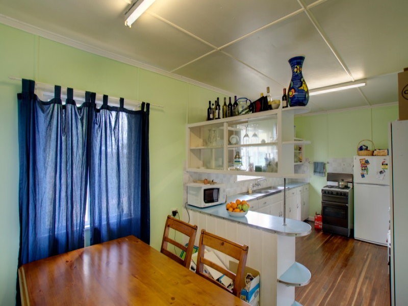 11 Dell Street, Eastern Heights QLD 4305