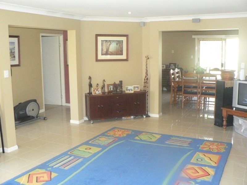 84 Flinders Street, Peak Crossing QLD 4306