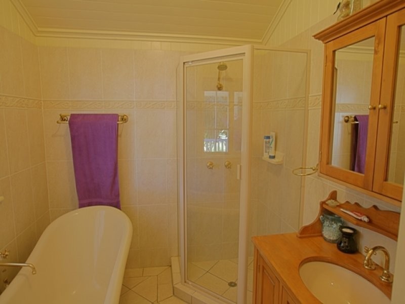 1 Karragaroo Street, Eastern Heights QLD 4305