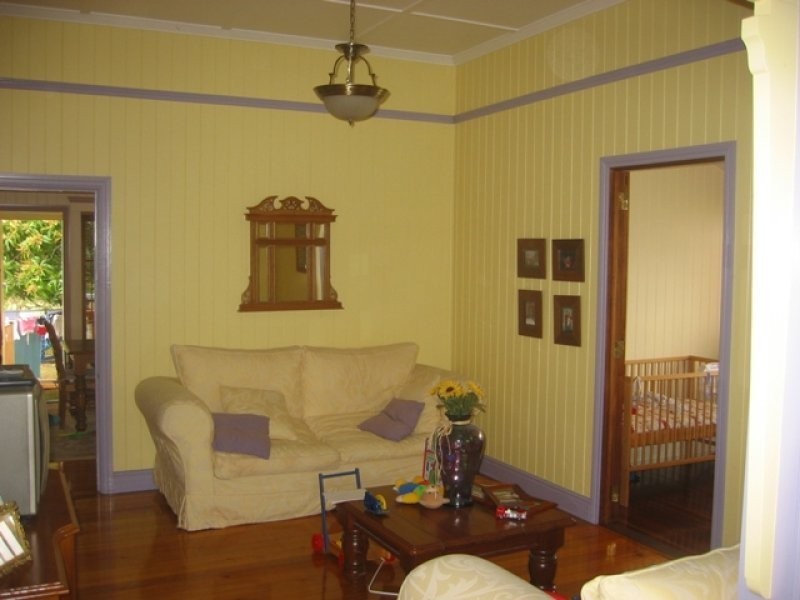 1 Karragaroo Street, Eastern Heights QLD 4305