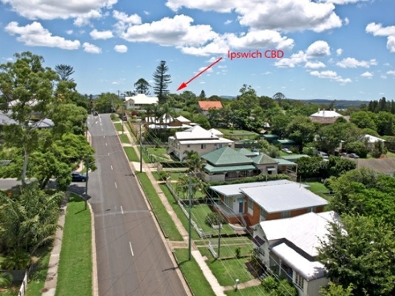 9 Blackstone Road, Eastern Heights QLD 4305